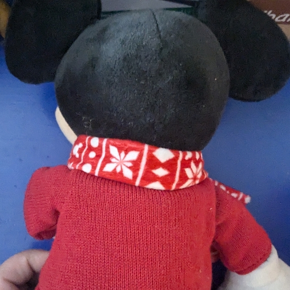 Disney Store Mickey Mouse 2017 Christmas Plush - Picture 4 of 8
